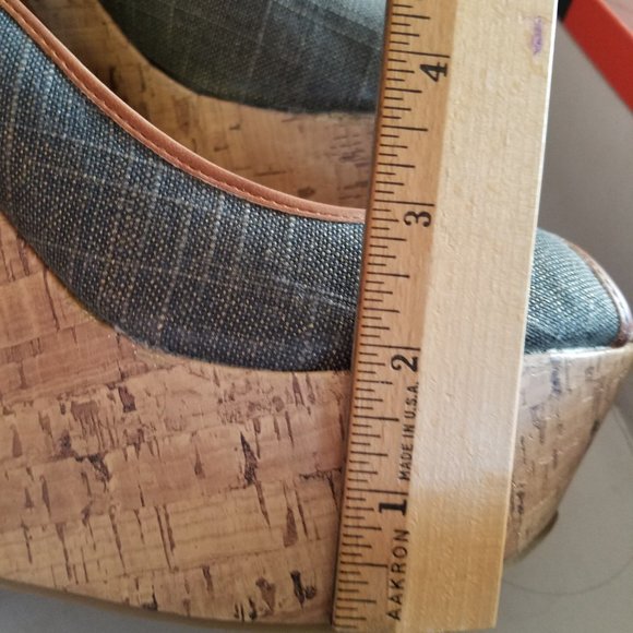 Guess Wedge Platform Heals in Size 9 1/2 M - Picture 10 of 13